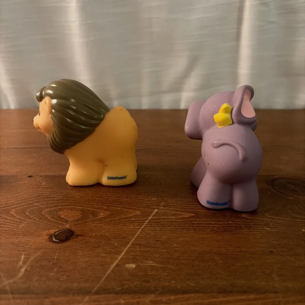 2007 LITTLE PEOPLE LION AND ELEPHANT WITH BIRD